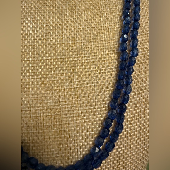 Beautiful necklace with iridescent rainbow heart pendant and sparkly blue beads - Picture 3 of 12